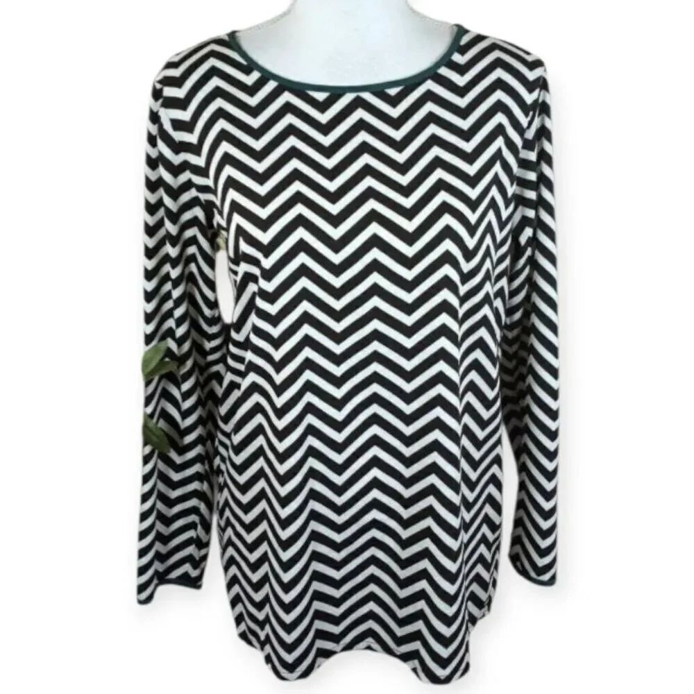 JW STYLE CHEVERON PRINT BLACK, WHITE, & GREEN BLOUSE SZ.S EUC